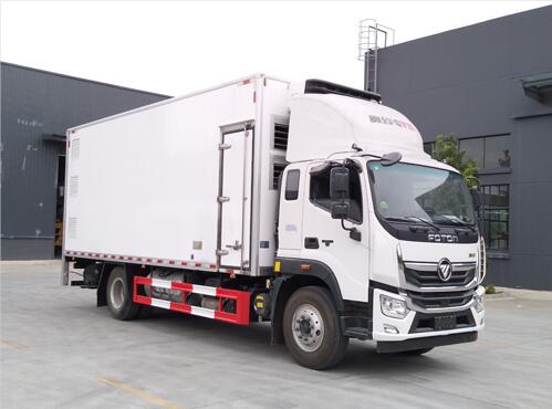 福田歐曼6.8米畜禽運(yùn)輸車(chē)（運(yùn)豬車(chē)） 程力威牌CLW5180CCQB6型畜禽運(yùn)輸車(chē)